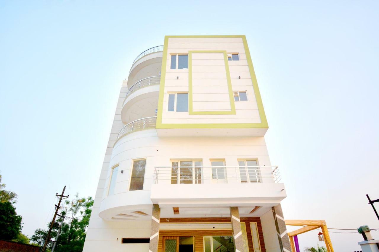 Oyo 40699 Grand Sokhi Hotel Tarn Taran Exterior photo