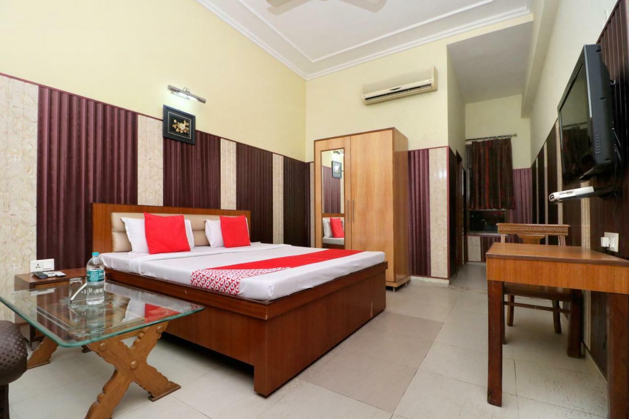 Oyo 40699 Grand Sokhi Hotel Tarn Taran Exterior photo